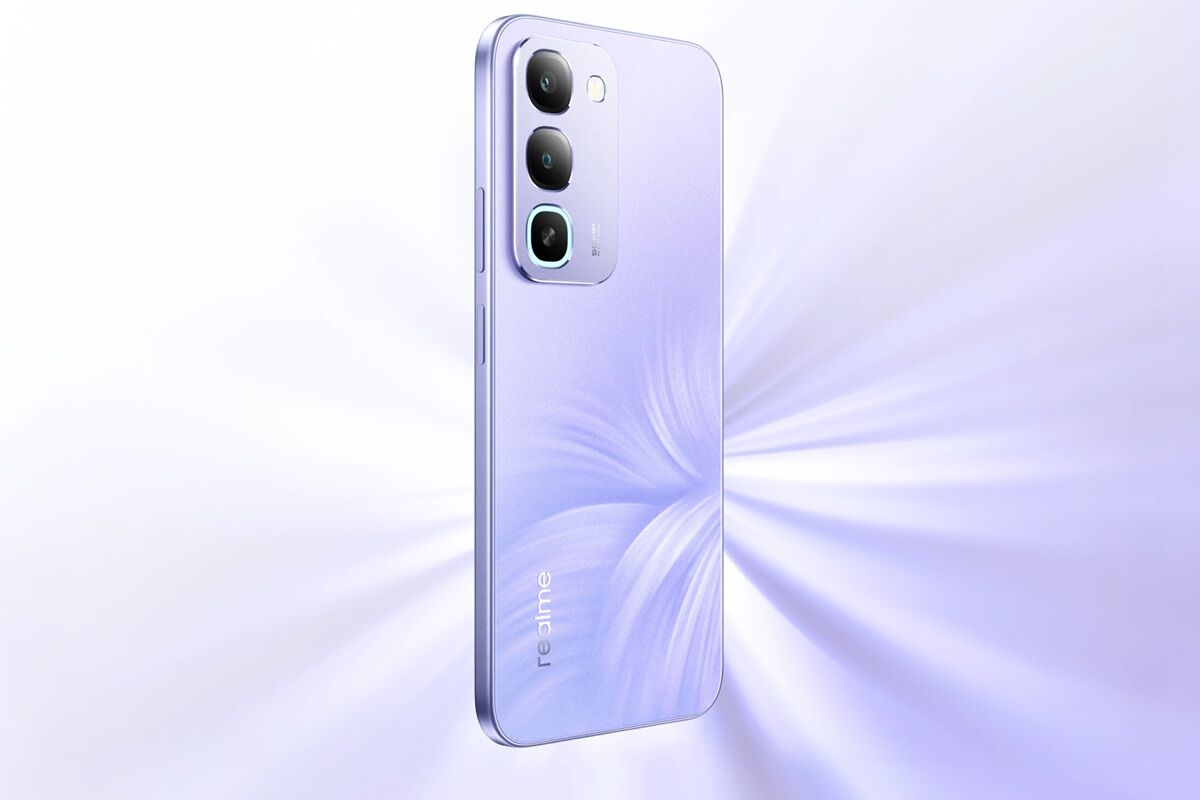 Realme C100 ra mắt với pin 8000 mAh, bền chuẩn quân đội, giá hợp lý