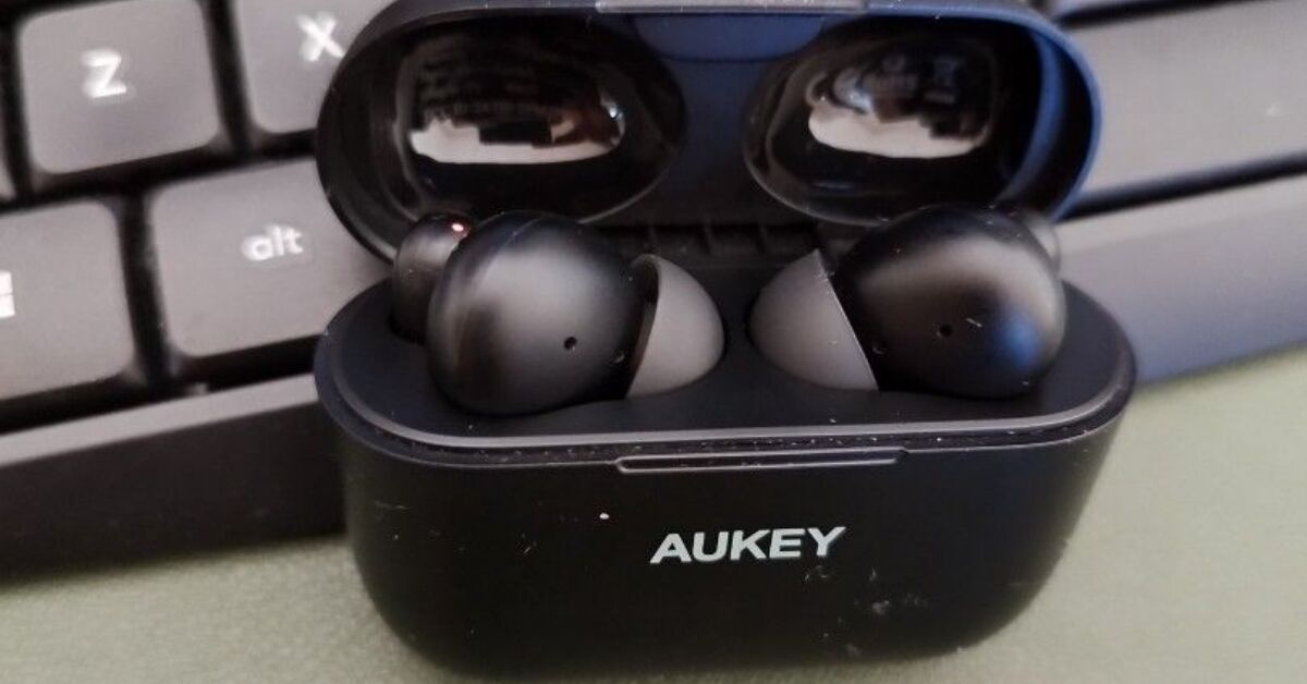 Review Aukey EP-M1: Bass váy, chạm màn hình chất lượng tốt, thật tuyệt vời vô tầm giá!