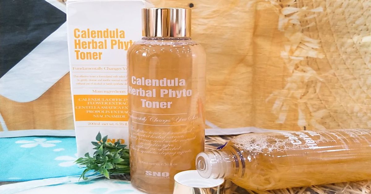 Review chi tiết về 2 dòng nước hoa hồng hoa cúc hot nhất hiện nay