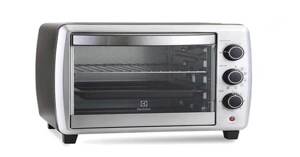 Review chi tiết về lò nướng Electrolux EOT30MXC