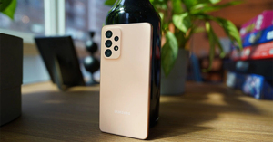 Review điện thoại Samsung Galaxy A53 5G: Cấu hình "khủng", pin tốt