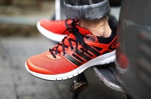 Review giày chạy Adidas Duramo 6.1