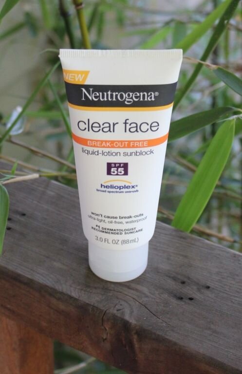 Review kem chống nắng Neutrogena Clear Face Liquid Lotion Sunscreen Broad Spectrum SPF 55 - Có an toàn cho da mặt?