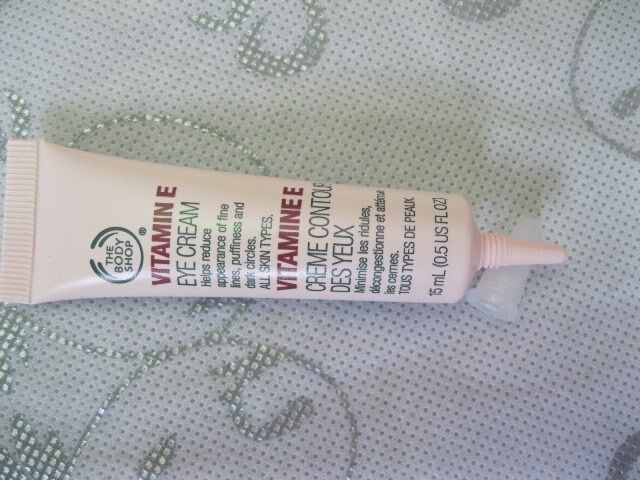 Review kem dưỡng mắt The Body Shop Vitamin E Eye Cream