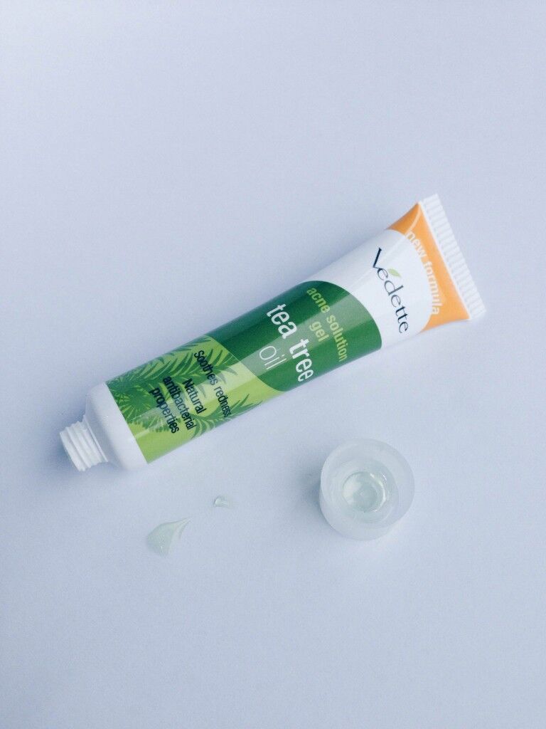 Review kem trị mụn Vedette Acne Solution Gel Tea Tree Oil - giá siêu rẻ, trị mụn tức thì