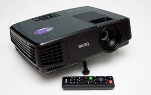 Review máy chiếu BenQ MS504 giá rẻ, cường độ sáng 3000 lumen