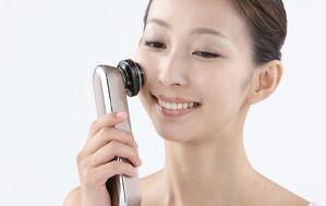 Review máy Yaman HRF 10T massage mặt có tốt không, giá bao nhiêu?