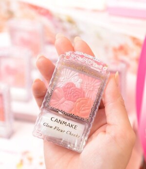 Review phấn má hồng Canmake Glow Fleur Cheeks