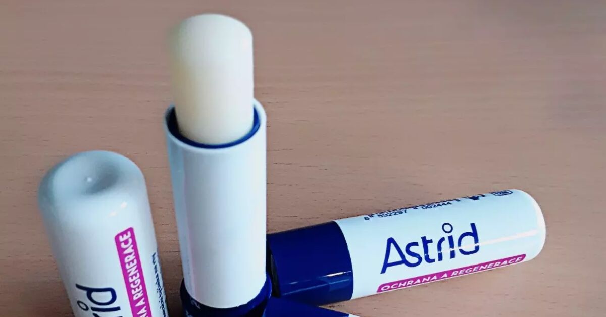 Review son dưỡng Astrid - chiết xuất mỡ hươu, cho môi thêm điệu