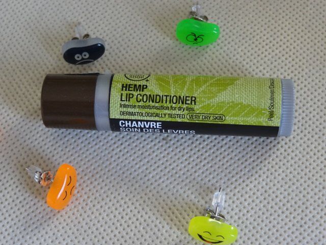 Review son dưỡng môi The Body Shop Hemp Lip Conditioner