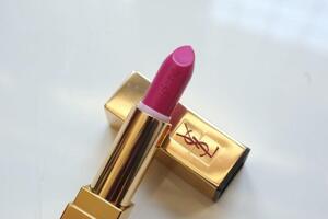 Review son Yves Saint Laurent Rouge Pur Couture in #19 Fuchsia Pink - thỏi son hồng tím đầy sang chảnh