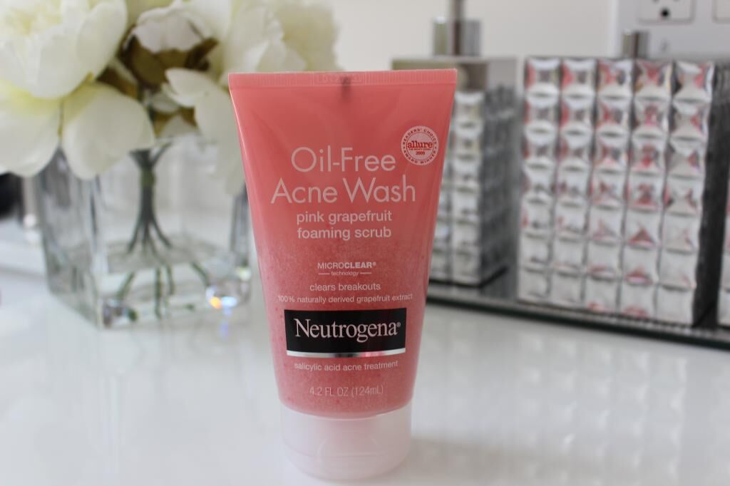 Review sữa rửa mặt trị mụn Neutrogena Visibly Clear Gel Nettoyant Exfoliant Pamplemousse Rose
