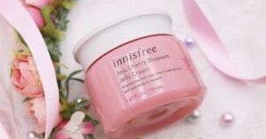 Review về kem dưỡng da Innisfree ban đêm dòng Cherry Blossom xinh xắn