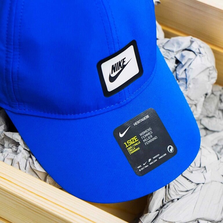Nón Nike golf chính hãng thường có gắn tem nhà máy vào từng sản phẩm