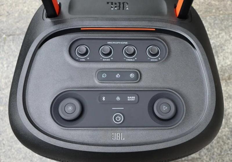 Loa JBL PartyBox 520 mạnh mẽ và di động, sẵn sàng cho các sự kiện lớn