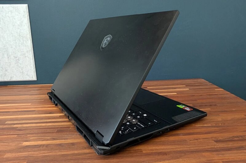MSI Stealth A18 AI+: Một cỗ máy chơi game mạnh mẽ với giá cả hợp lý?