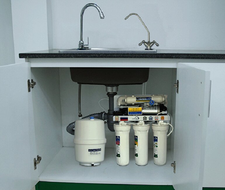 Sự khác biệt giữa máy lọc nước âm tủ bếp và máy lọc nước thông thường là gì?