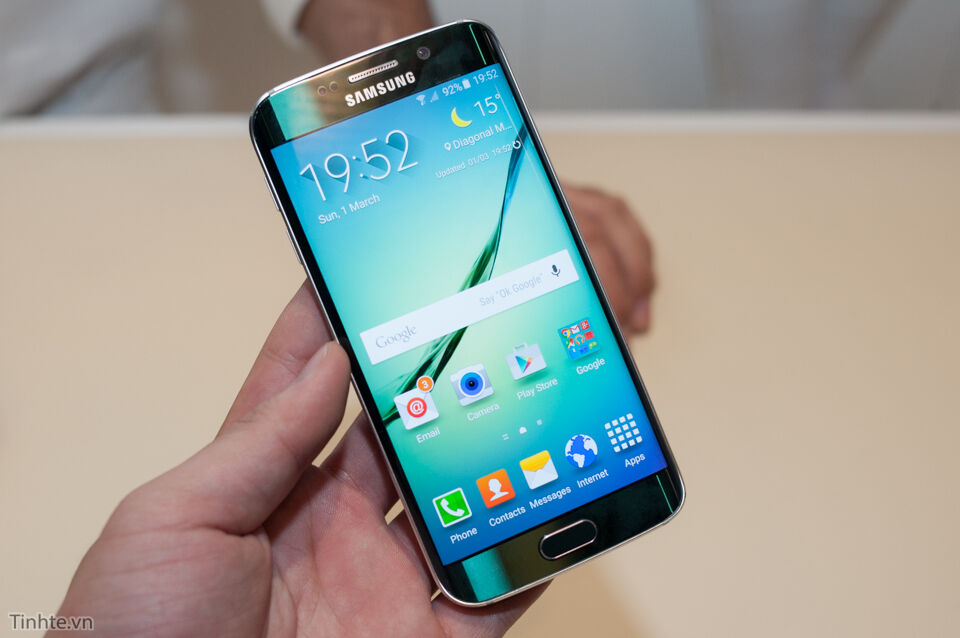Samsung Galaxy S6 Edge bị nóng máy phải làm sao ?