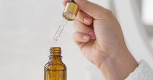 Serum HA cấp nước thần thánh nhưng dùng không chuẩn, khô như “sa mạc” là có thật