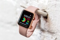 Smartwatch nào đáng mua nhất giữa Samsung và Apple