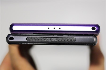 Cách thiết kế loa ngoài ở cạnh dưới của Xperia Z2 (trên) cũng có sự khác biệt so với Xperia Z1