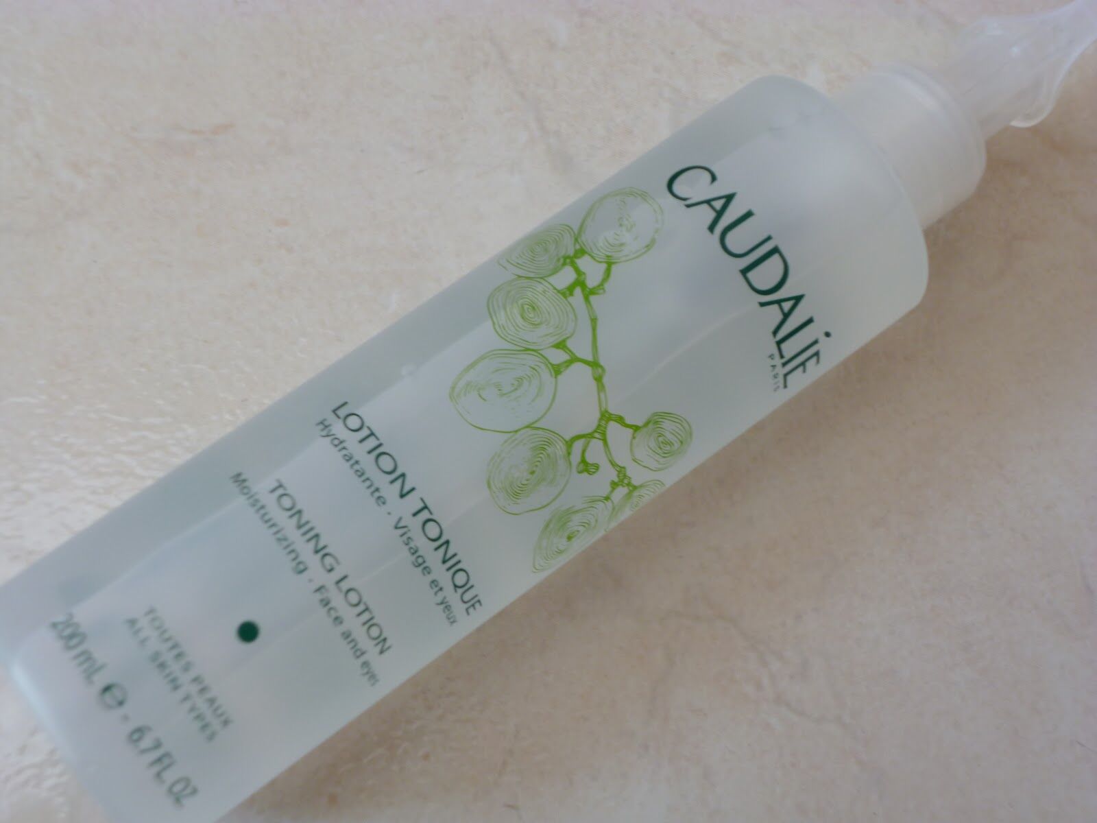 So sánh Clinique Clarifying Lotion và Caudalie Lotion Tonique