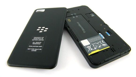 So sánh điểm khác biệt của BlackBerry Z10 và Microsoft Lumia 640