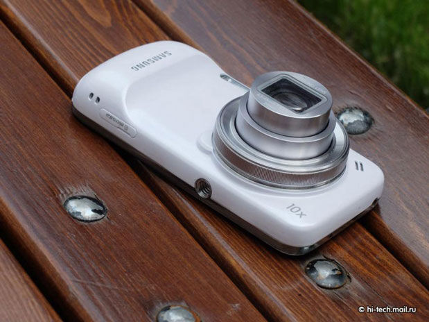 So sánh điện thoại di động Sony Xperia Z Ultra và Samsung Galaxy S4 Zoom