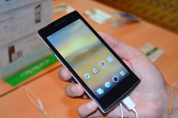 So sánh điện thoại di động Sony Xperia Z C6603 và Oppo Find 5 mini