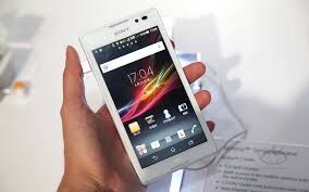 So sánh điện thoại di động Galaxy E5 và Sony Xperia C C2305