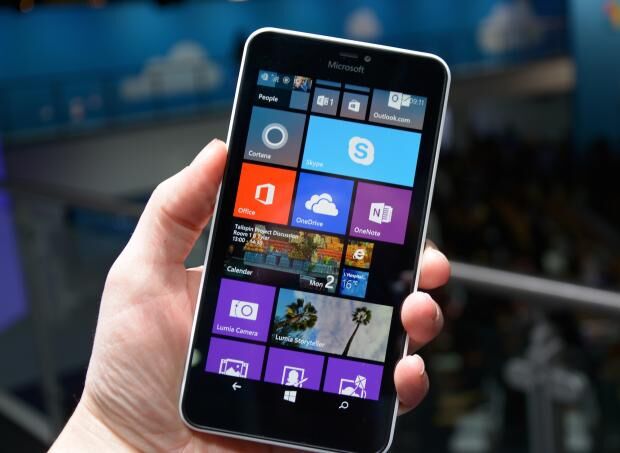 So sánh điện thoại di động Samsung Galaxy A3 và Lumia 640XL
