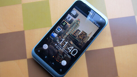 So sánh điện thoại di động Sony Xperia E3 và điện thoại HTC Rhyme S510B