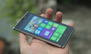 So sánh điện thoại di động Sony Xperia U và Lumia 925 trong tầm giá 5 triệu đồng
