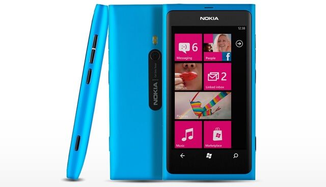 So sánh điện thoại di động Sony Xperia Z C6603 và Lumia 800