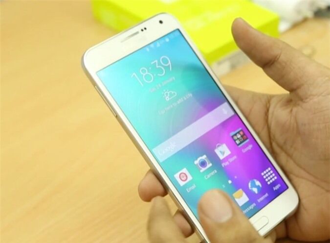 So sánh điện thoại di động Samsung Galaxy E7 và Samsung Galaxy T3