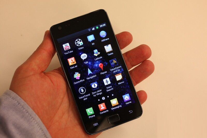 So sánh điện thoại giá rẻ Samsung Galaxy S2 i9100 và Sony Xperia M2
