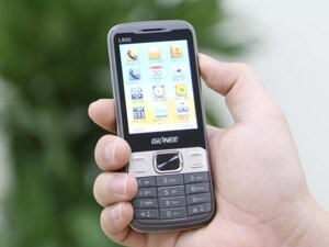 So sánh điện thoại giá rẻ Nokia 1280 và siêu pin di động Gionee L800