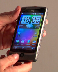 So sánh điện thoại HTC Desire Z và Sony Xperia M2 Aqua