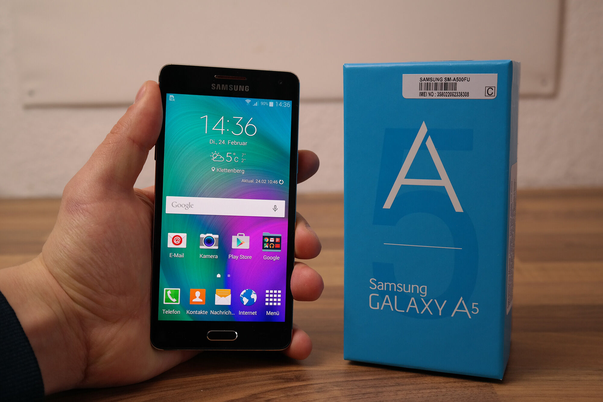 So sánh điện thoại HTC One M7 Dual và Samsung Galaxy A5