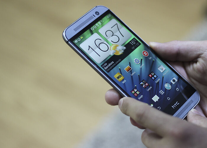 So sánh điện thoại HTC One M8 và LG G4 Stylus