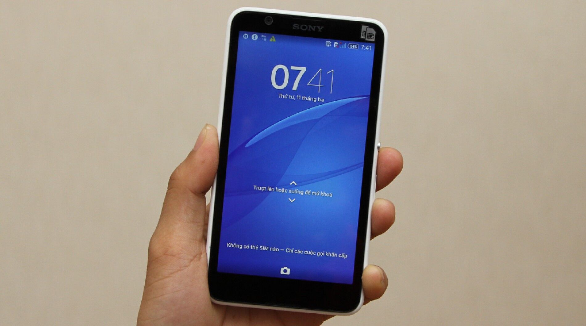 So sánh điện thoại Lumia 525 và Sony Xperia E4 trong phân khúc thị trường giá rẻ
