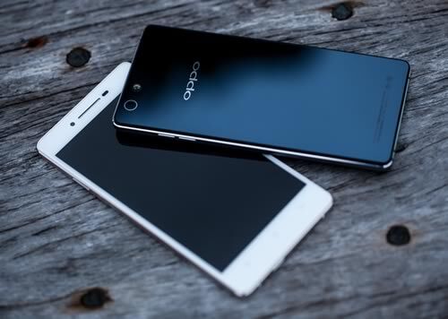 So sánh điện thoại Moto G (2015) và OPPO R5