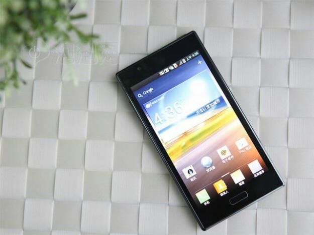 So sánh điện thoại Samsung Galaxy S4 Zoom và LG Optimus LTE2