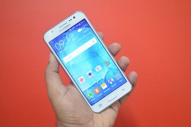 So sánh điện thoại Samsung Galaxy J5 và điện thoại LG Optimus LTE2