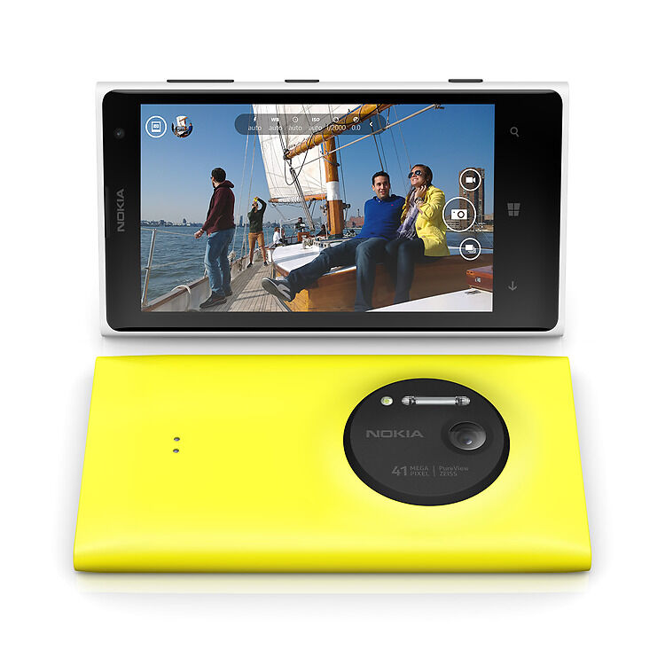 So sánh điện thoại Samsung Galaxy J và Lumia 1020