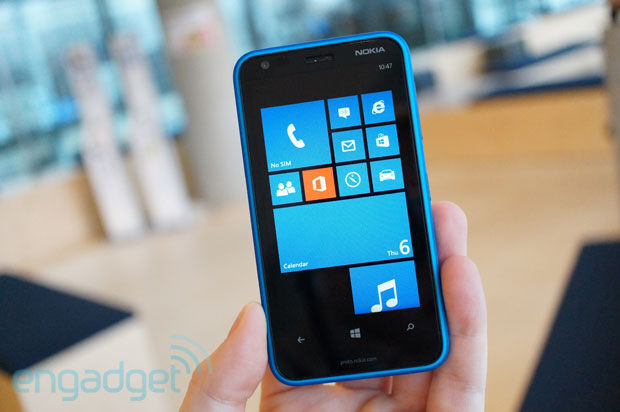 So sánh điện thoại Sony Xperia C và điện thoại Lumia 620