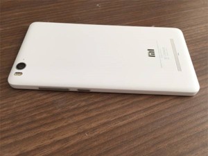 So sánh điện thoại Sony Xperia M4 Aqua và Xiaomi Mi 4i