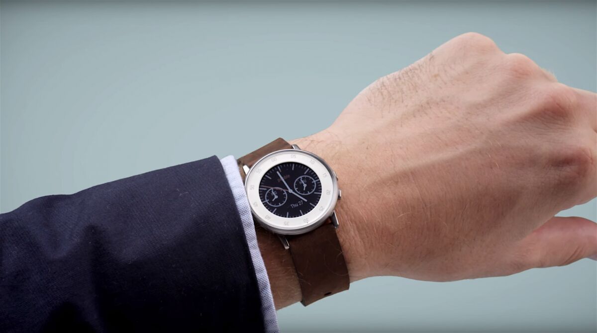 So sánh đồng hồ thông minh Pebble Time Round và Samsung Gear S2