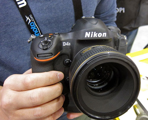 So sánh giá của Nikon D4s với những máy ảnh DSLR tiền nhiệm