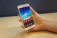 So sánh giá Samsung Galaxy Note N7000 và HTC Desire SV